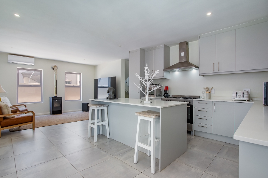 3 Bedroom Property for Sale in Mountain Crest Private Estate Western Cape